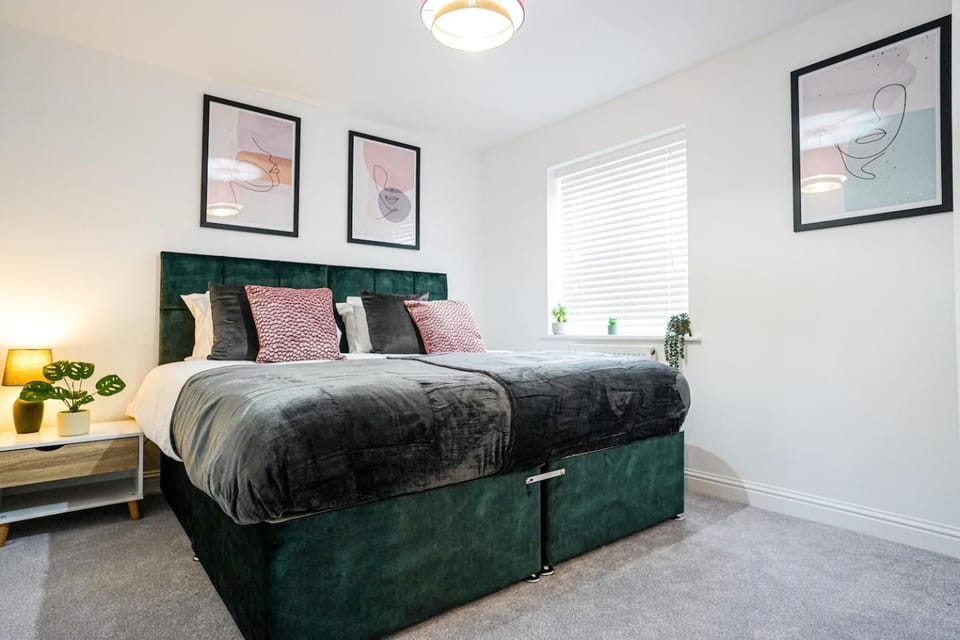 Harvest Way House ShortLets House in West Oxfordshire District