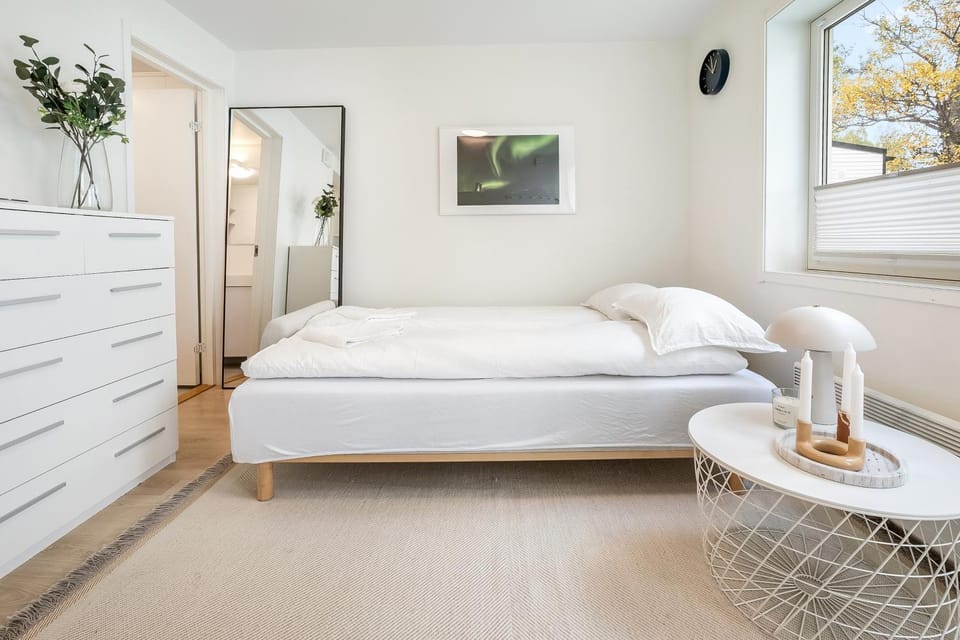Bed, Photo of the whole room, towels