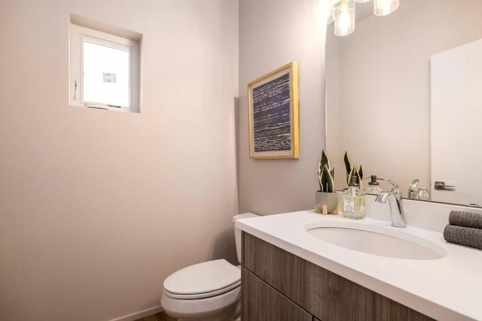 *Brand New* Fully Updated Condo 910 in Anacortes Apartment in Anacortes