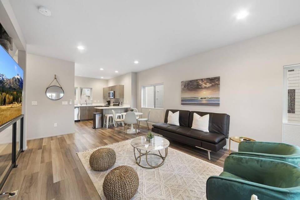 *Brand New* Fully Updated Condo 910 in Anacortes Apartment in Anacortes