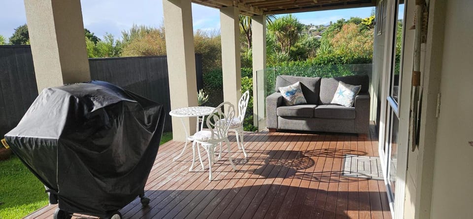 Property building, BBQ facilities, Balcony/Terrace