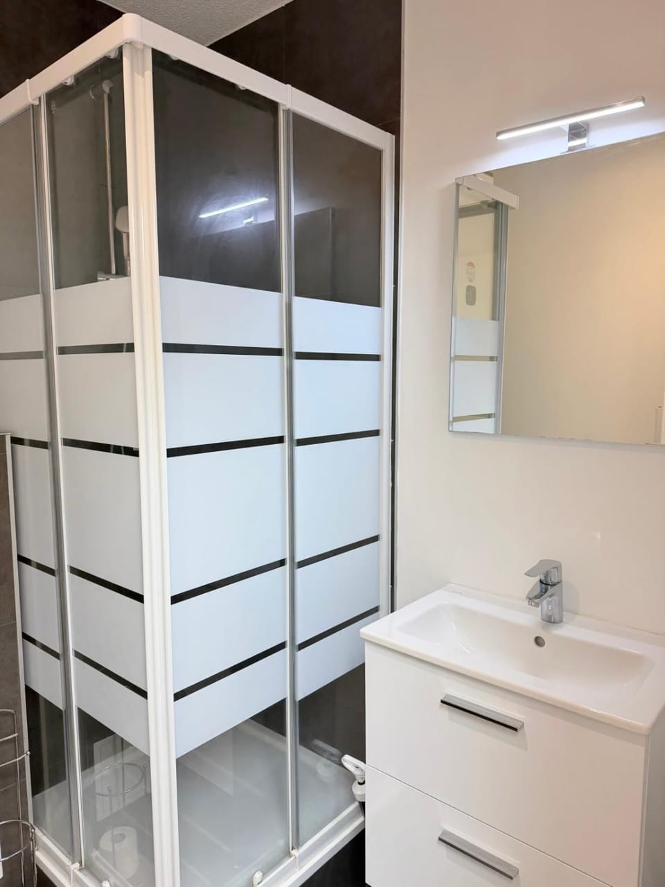 Le Verlaine - parking et wifi inclus - 11 min en transports métro B Apartment in Lyon
