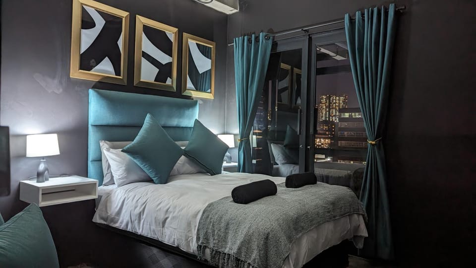 Bed, View (from property/room), Decorative detail, Bedroom, City view, wardrobe