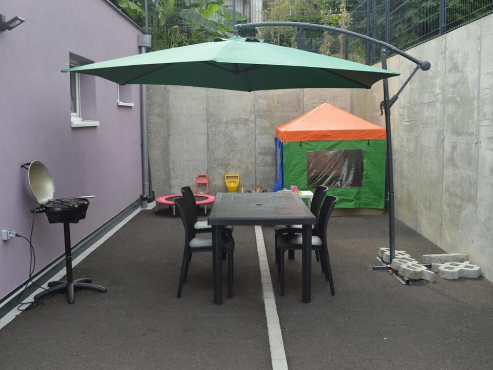 Gîte familial tout confort à Altkirch - Terrasse, jardin, parking, proche pistes cyclables et randos - FR-1-744-5 House in Grand Est
