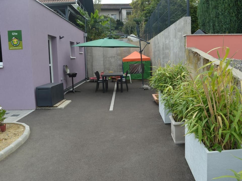 Gîte familial tout confort à Altkirch - Terrasse, jardin, parking, proche pistes cyclables et randos - FR-1-744-5 House in Grand Est
