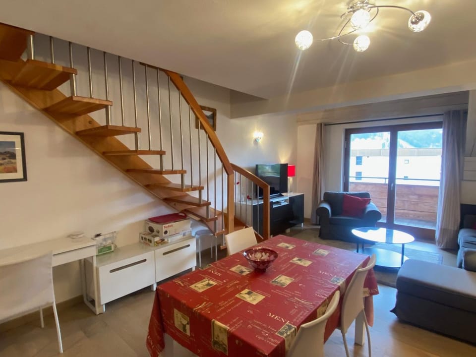 Superbe duplex lumineux pour 8 pers., face aux pistes, parking inclus - FR-1-445-198 Apartment in Montgenèvre
