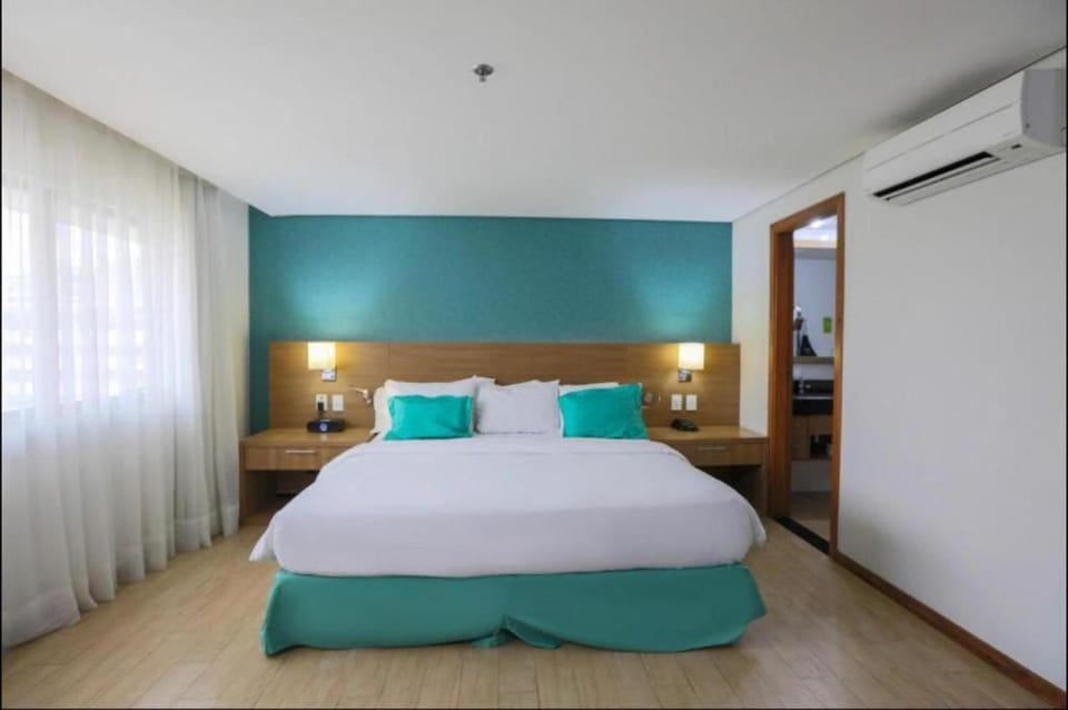 Bed, Photo of the whole room, Bedroom, air conditioner