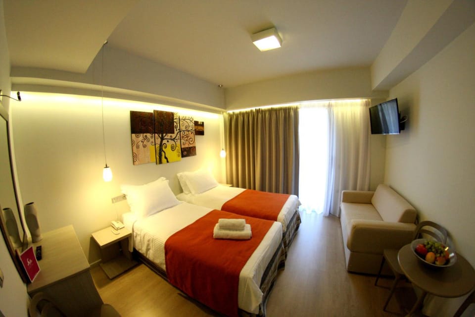 Day, Photo of the whole room