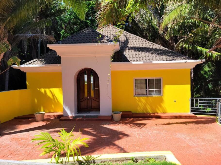 Spacious & Spotless new house, 4 BRs House in Bay Islands Department
