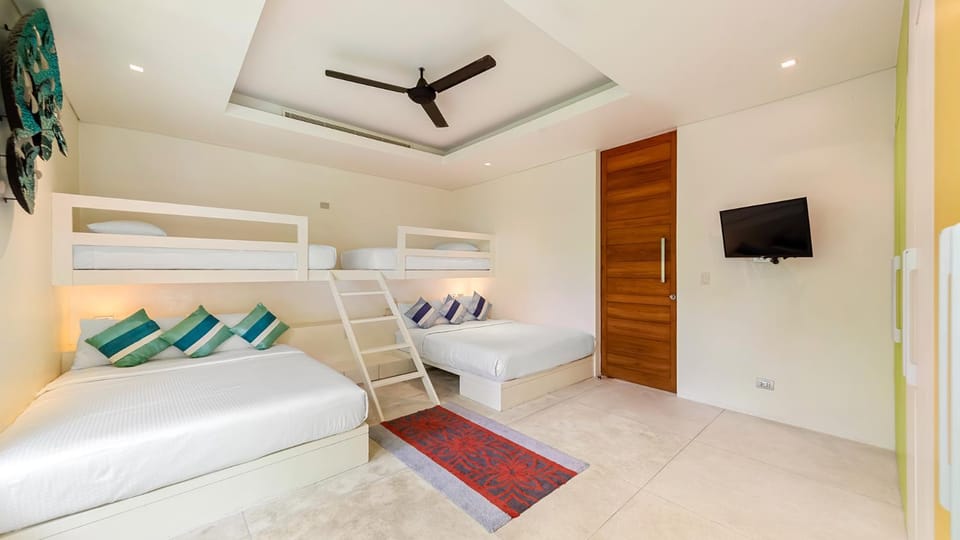 Bed, Photo of the whole room, Bedroom, bunk bed