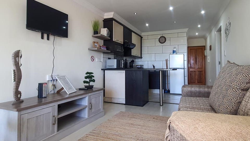 Kitchen or kitchenette, Living room, Seating area