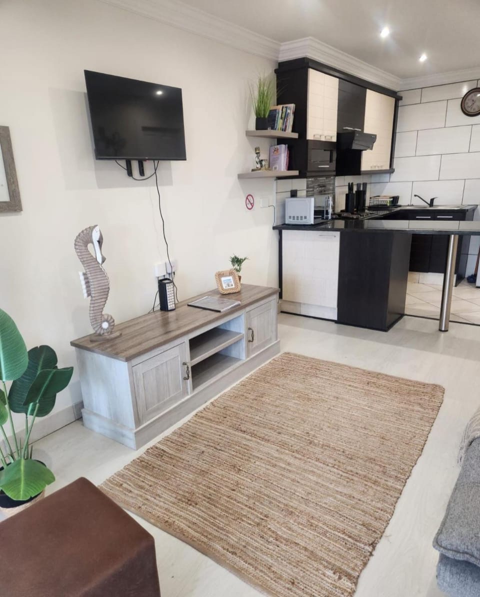 TV and multimedia, Kitchen or kitchenette, Living room