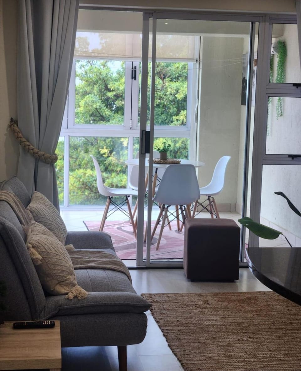 Patio, Living room