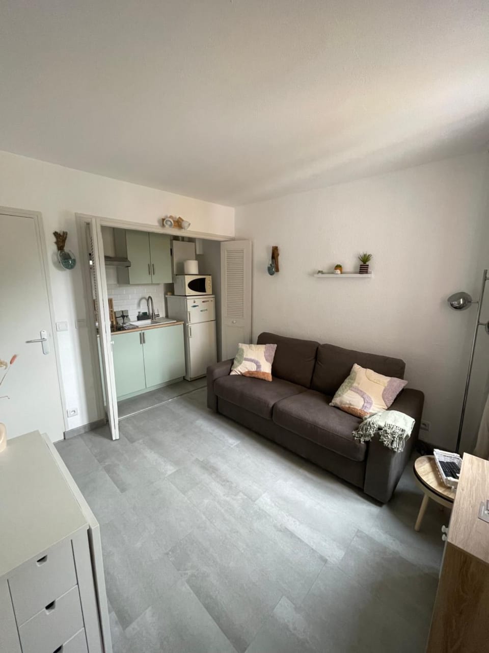Kitchen or kitchenette, Living room