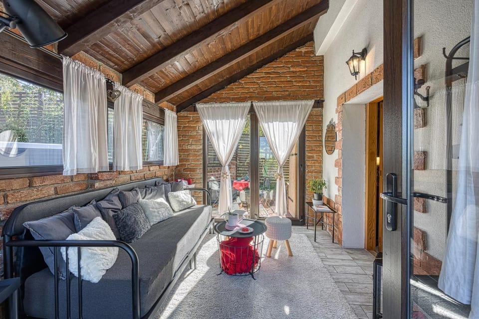 Romantic Haven with Hot Tub - Happy Rentals House in Croatia