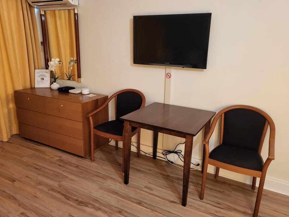 TV and multimedia, Dining area, hair dresser