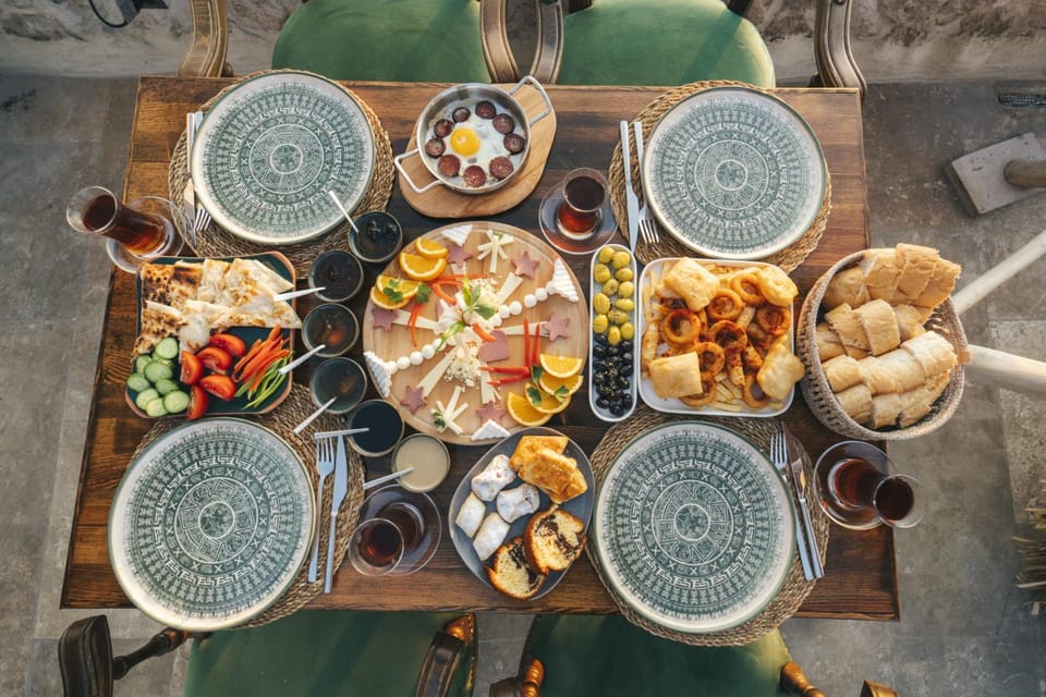 Restaurant/places to eat, Food and drinks, Food, Breakfast, Continental breakfast, Lunch, Dinner, Drinks