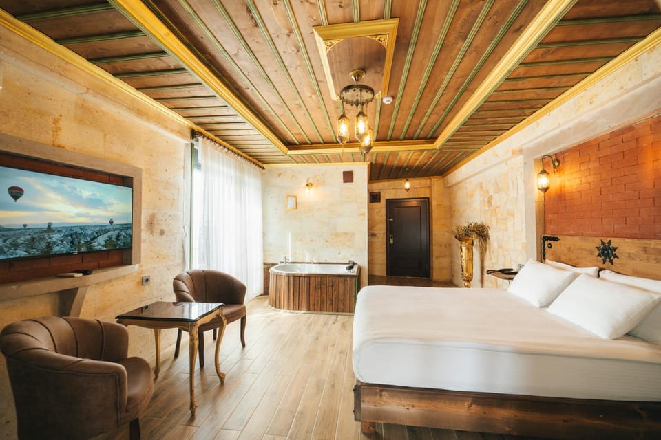 Bed, TV and multimedia, Photo of the whole room, Seating area, Bedroom