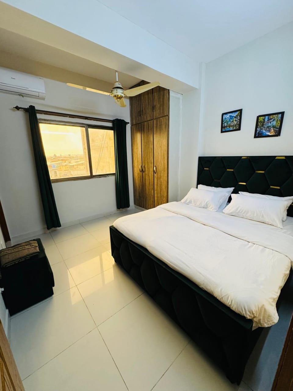 Property building, Bed, Bedroom, Family