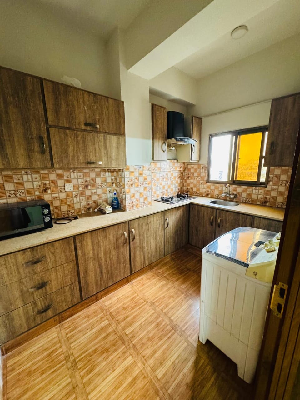 Kitchen or kitchenette, microwave, stove, stove, washing machine, washing machine, kitchen, kitchen