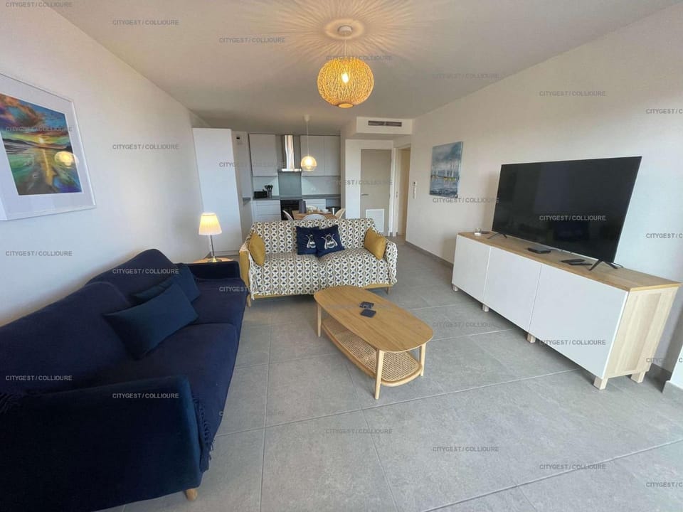 Communal lounge/ TV room, TV and multimedia, Living room, Seating area