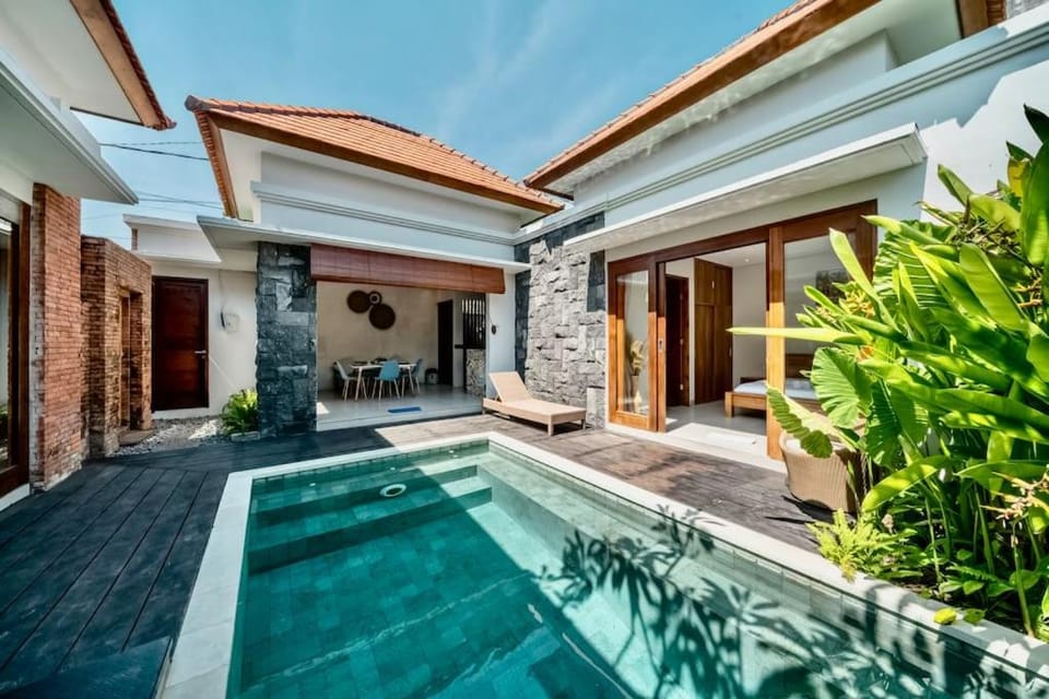 Patio, Pool view, Swimming pool, sunbed