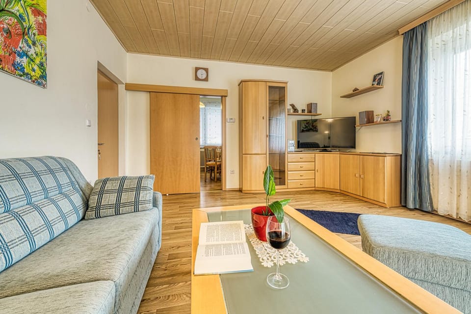 Living room, Decorative detail, Seating area