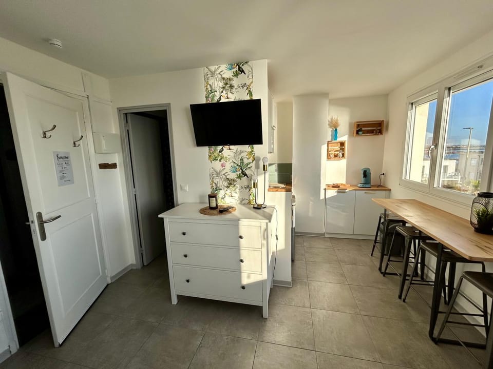 TV and multimedia, Dining area