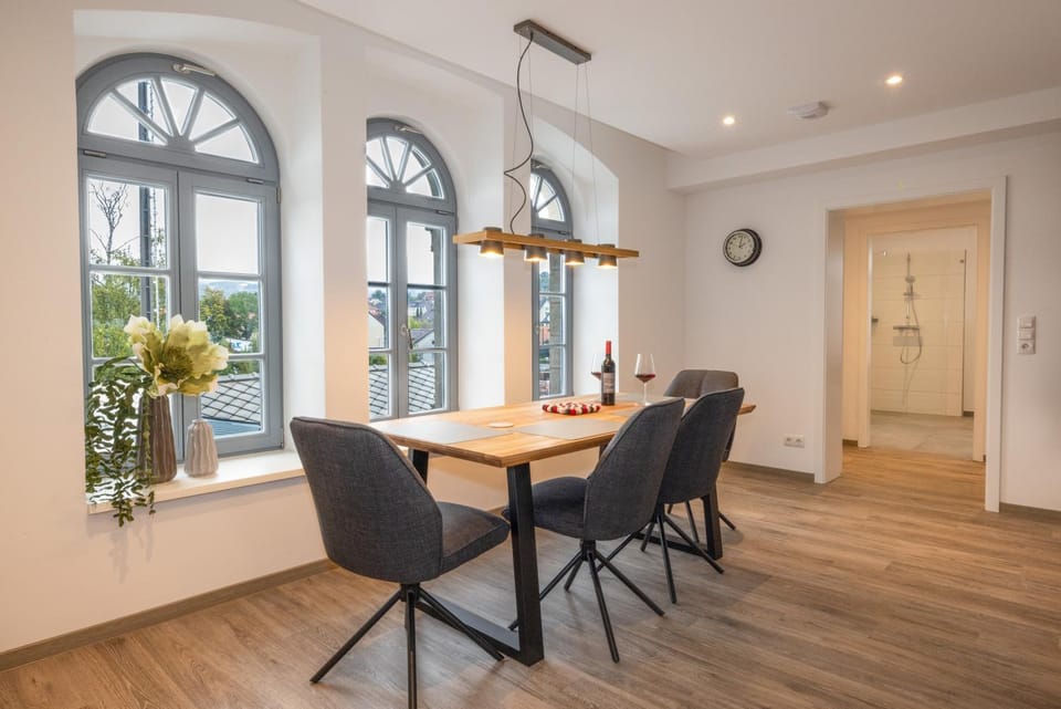 Dining area, Food
