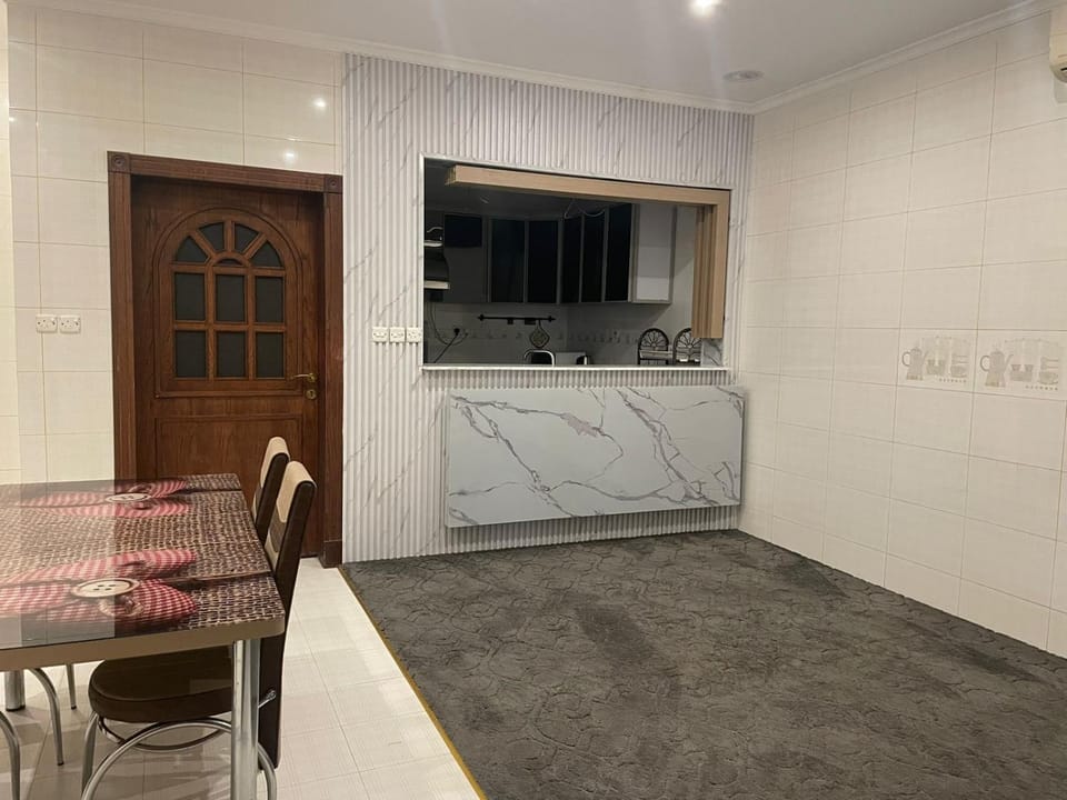 Dining area, kitchen