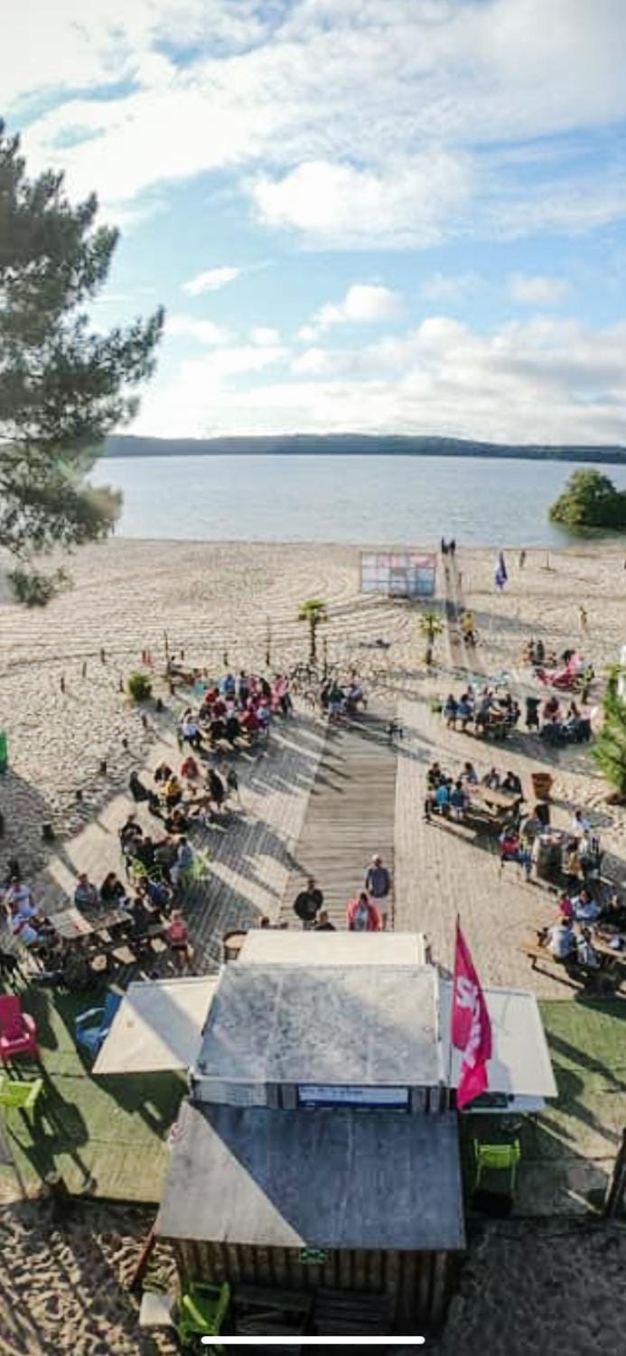 Natural landscape, Beach, Evening entertainment, Lake view, group of guests