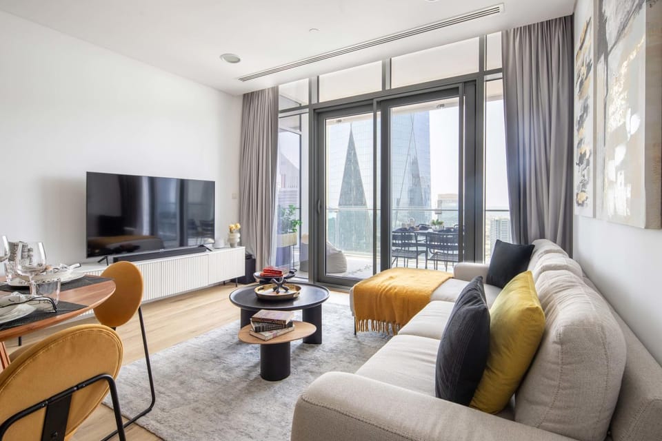 Frank Porter - Burj Daman Apartment in Dubai