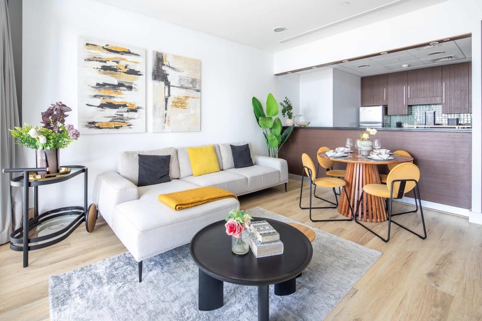 Frank Porter - Burj Daman Apartment in Dubai