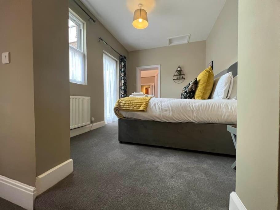 2-Bed Victorian Elegance Apartment in Chester