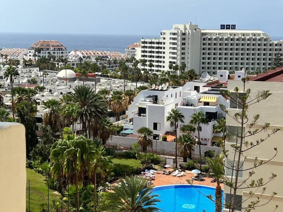 Property building, Day, Natural landscape, City view, Pool view, Sea view, Swimming pool, Swimming pool, Location