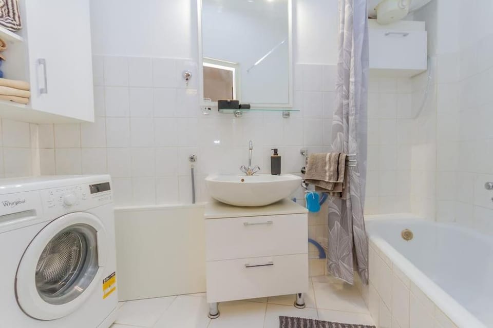 Poppy's Home by the Danube by NW Apartment in Budapest