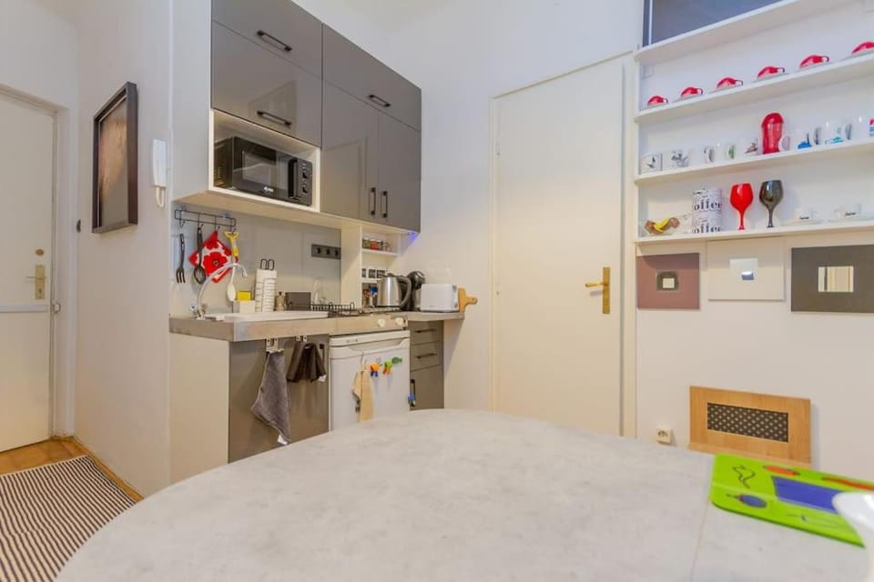 Poppy's Home by the Danube by NW Apartment in Budapest