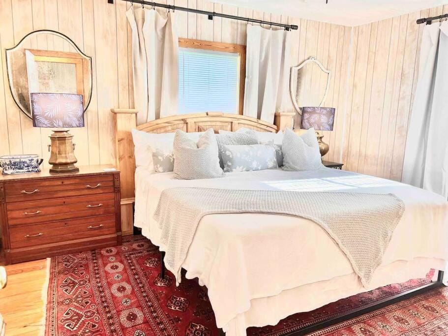 Humble Bee Cottage-Cullman House in Cullman