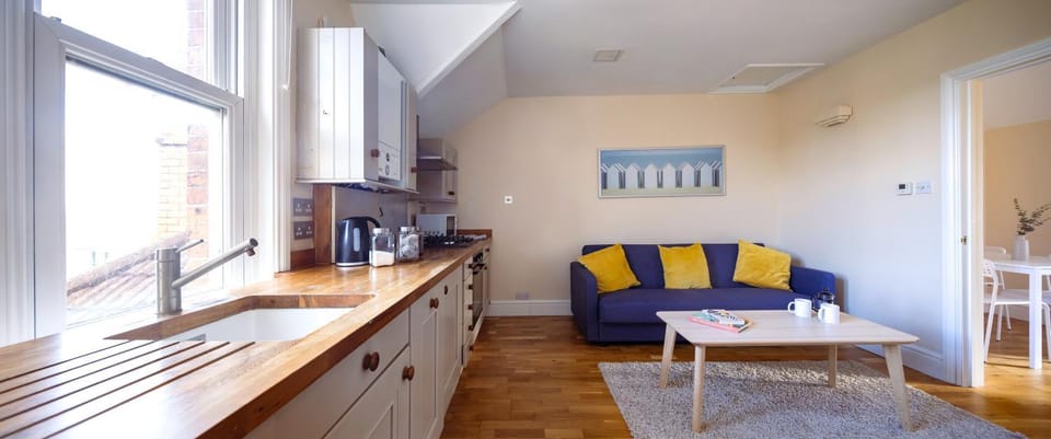 Kitchen or kitchenette, Living room