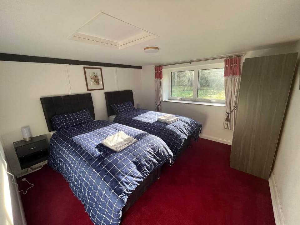 Bed, TV and multimedia, Photo of the whole room, Bedroom, wardrobe