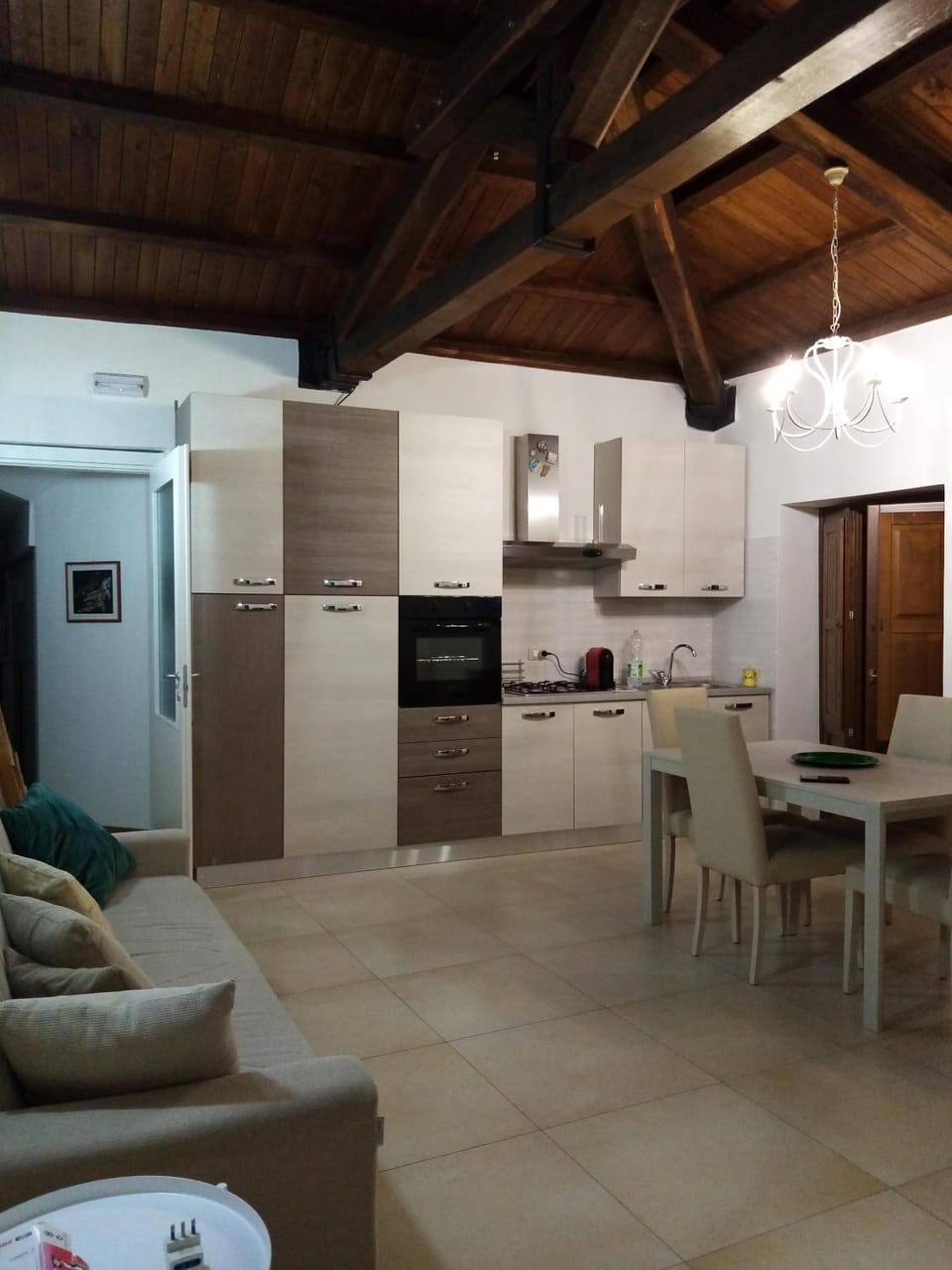 Kitchen or kitchenette, Seating area