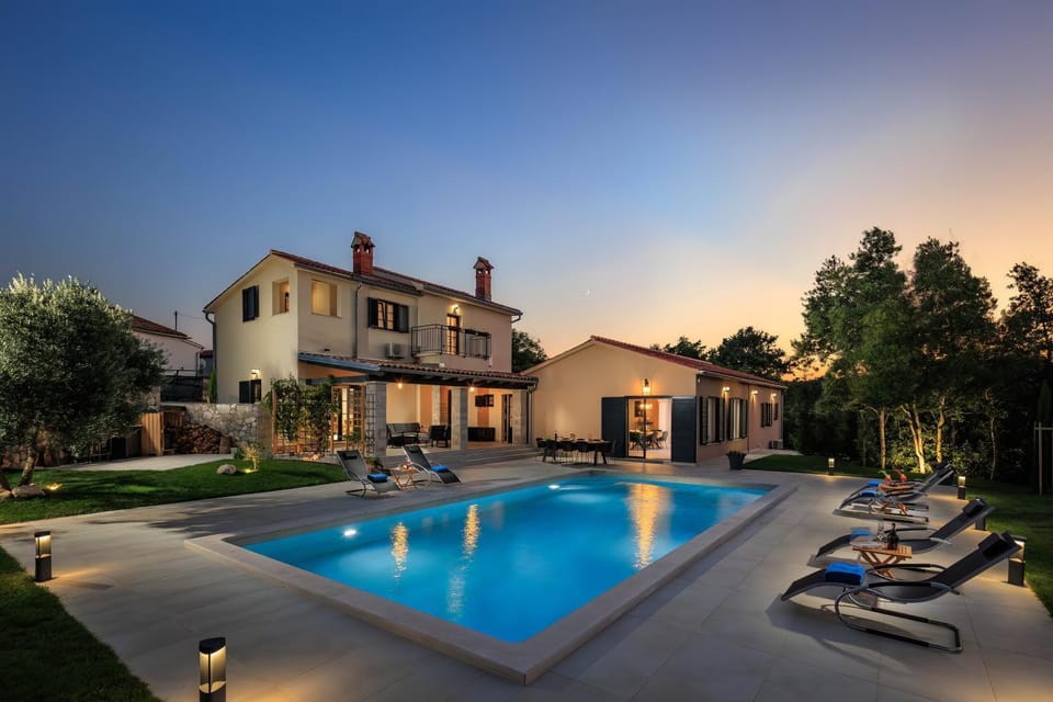 Property building, Pool view, Swimming pool