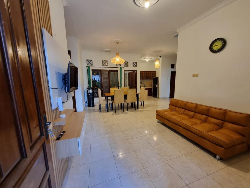 TV and multimedia, Kitchen or kitchenette, Living room, Dining area