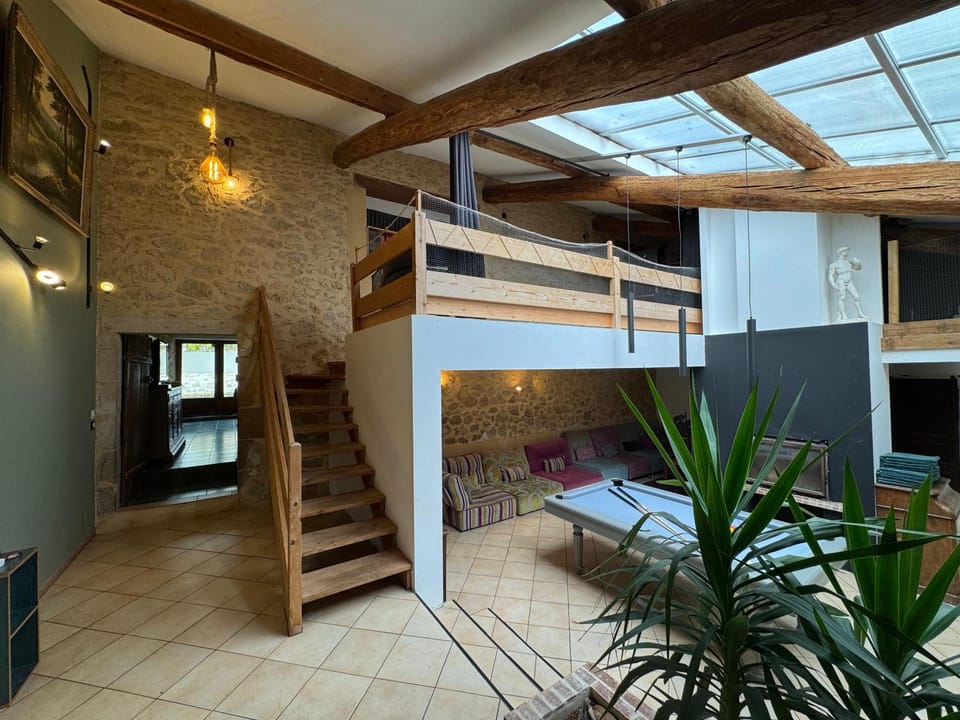Villa Baptiste Spa Sauna Billard Piano ping-pong baby-foot Piscine près de Bordeaux House in Nouvelle-Aquitaine