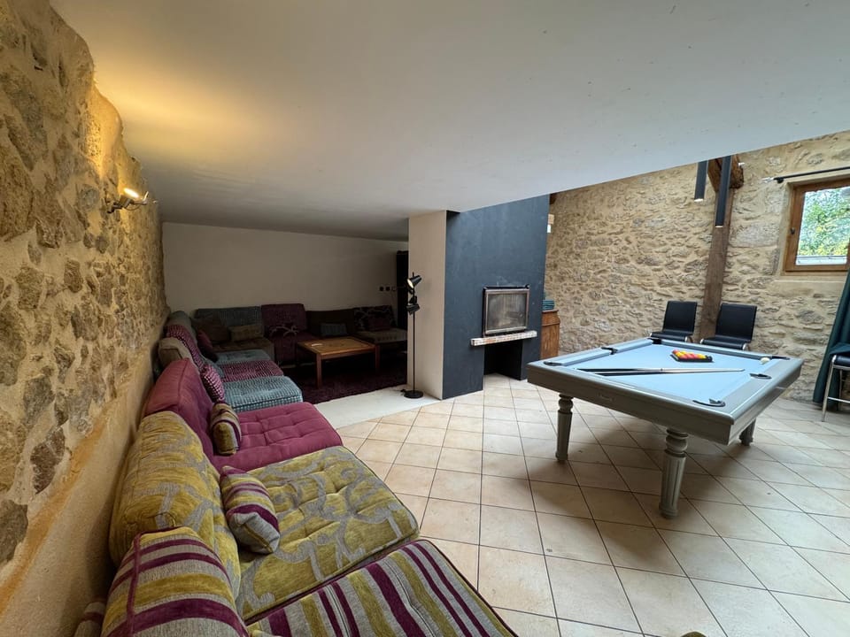 Villa Baptiste Spa Sauna Billard Piano ping-pong baby-foot Piscine près de Bordeaux House in Nouvelle-Aquitaine