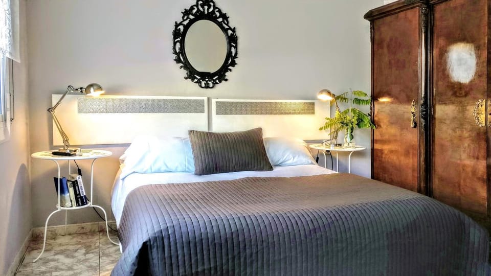 Bed, Photo of the whole room, Bedroom, On site
