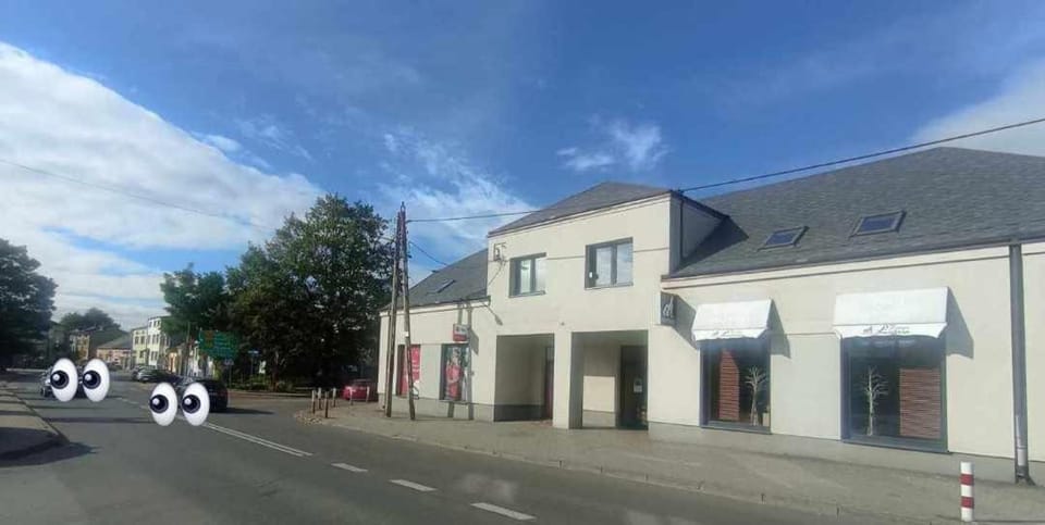 Neighbourhood, Location