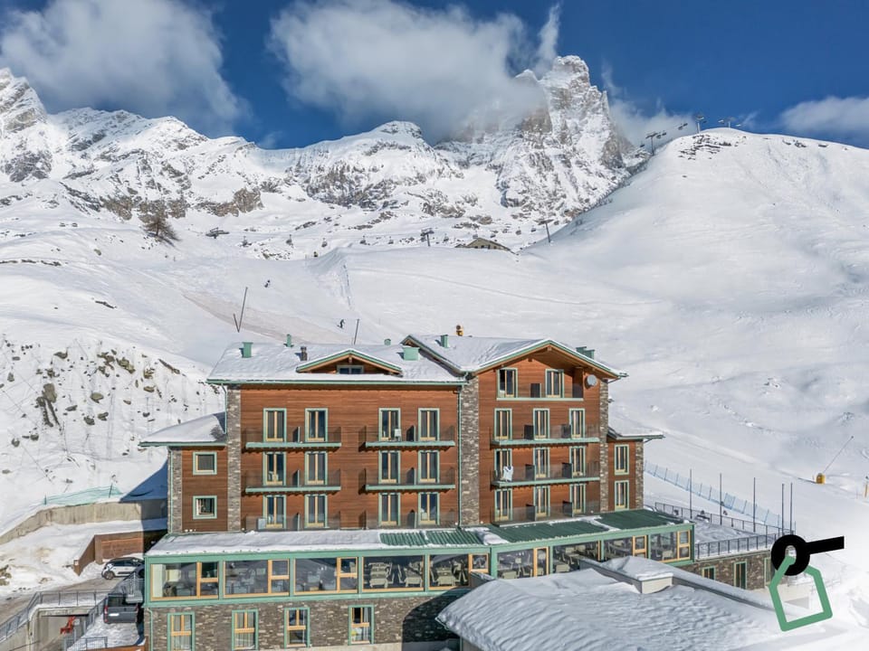 Property building, Natural landscape, Mountain view