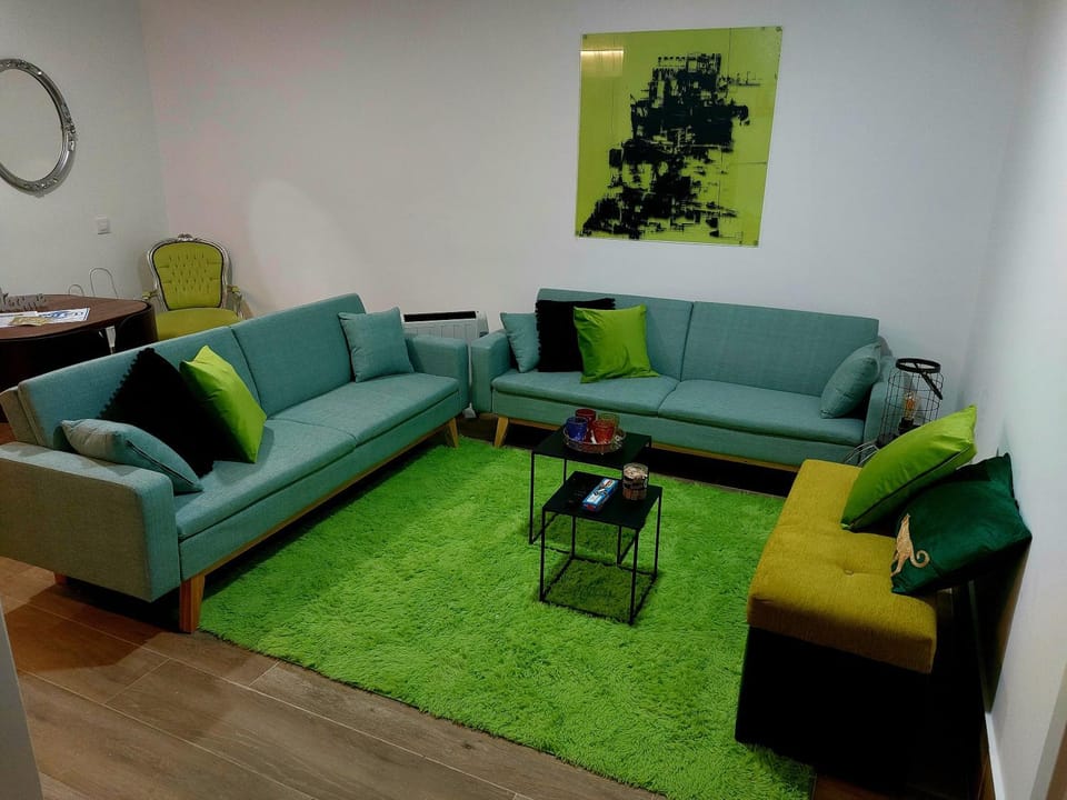 Bed, Living room