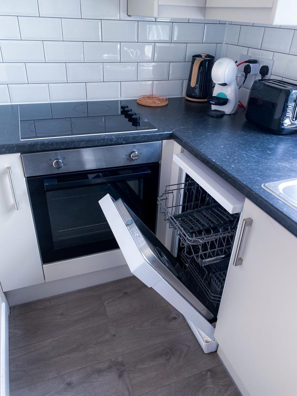 Coffee/tea facilities, Kitchen or kitchenette, dishwasher, minibar, pet friendly, stove, toaster